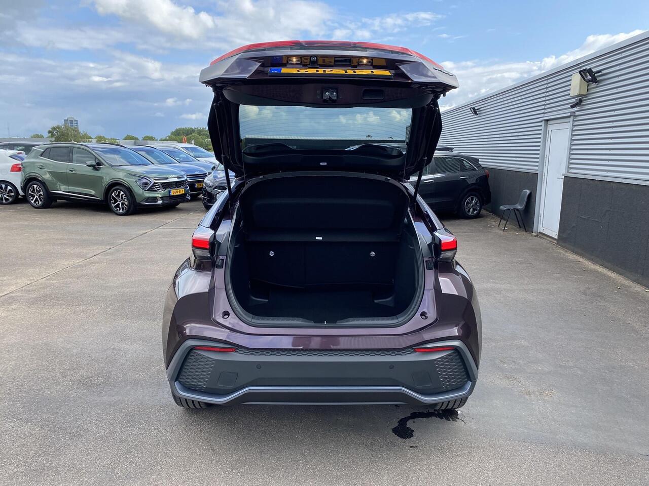Toyota C-HR 1.8 Hybrid 140 Dynamic NL-auto, Dodehoekdetectie, Adaptieve cruise control, keyless, achteruitrij camera, navigatie Apple CarPlay/Android Auto, parkeersensoren