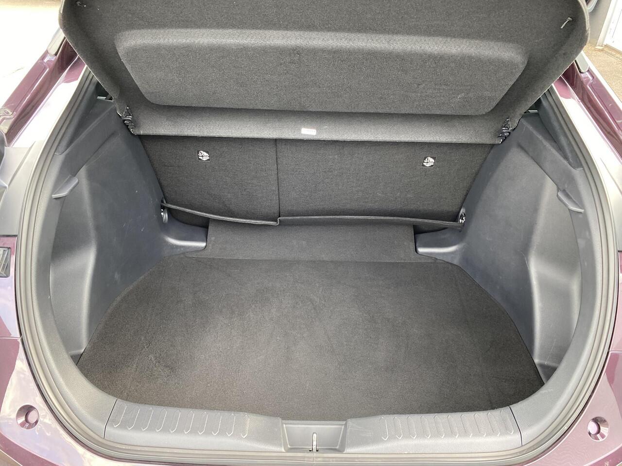 Toyota C-HR 1.8 Hybrid 140 Dynamic NL-auto, Dodehoekdetectie, Adaptieve cruise control, keyless, achteruitrij camera, navigatie Apple CarPlay/Android Auto, parkeersensoren