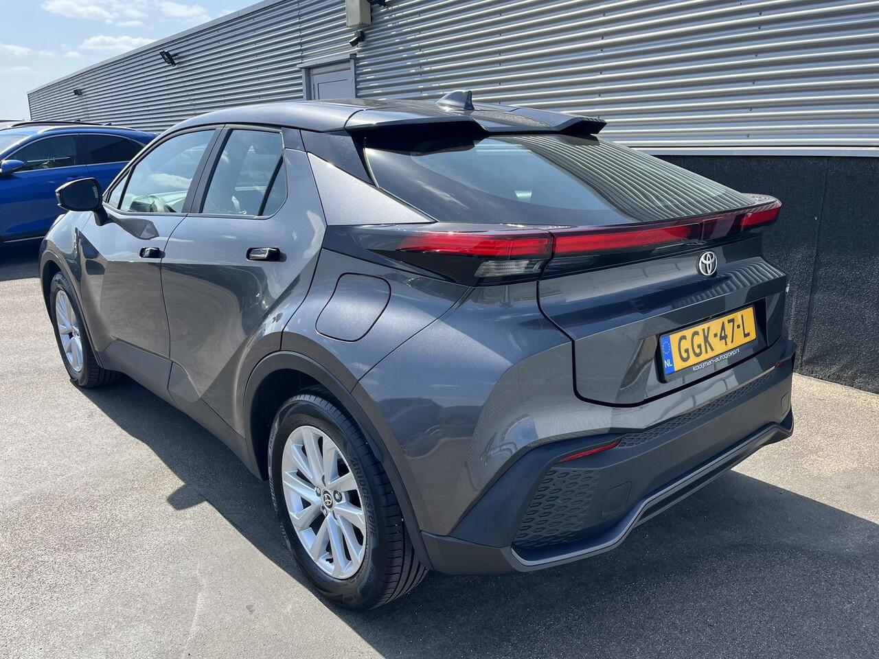 Toyota C-HR 1.8 Hybrid 140 Active NL-auto, 1e eign. Dodehoek detectie, keyless start, navigatie Apple CarPlay/Android Auto, adaptieve cruise control, achteruitrij camera