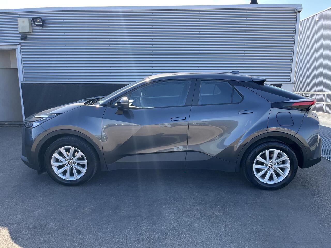 Toyota C-HR 1.8 Hybrid 140 Active NL-auto, 1e eign. Dodehoek detectie, keyless start, navigatie Apple CarPlay/Android Auto, adaptieve cruise control, achteruitrij camera