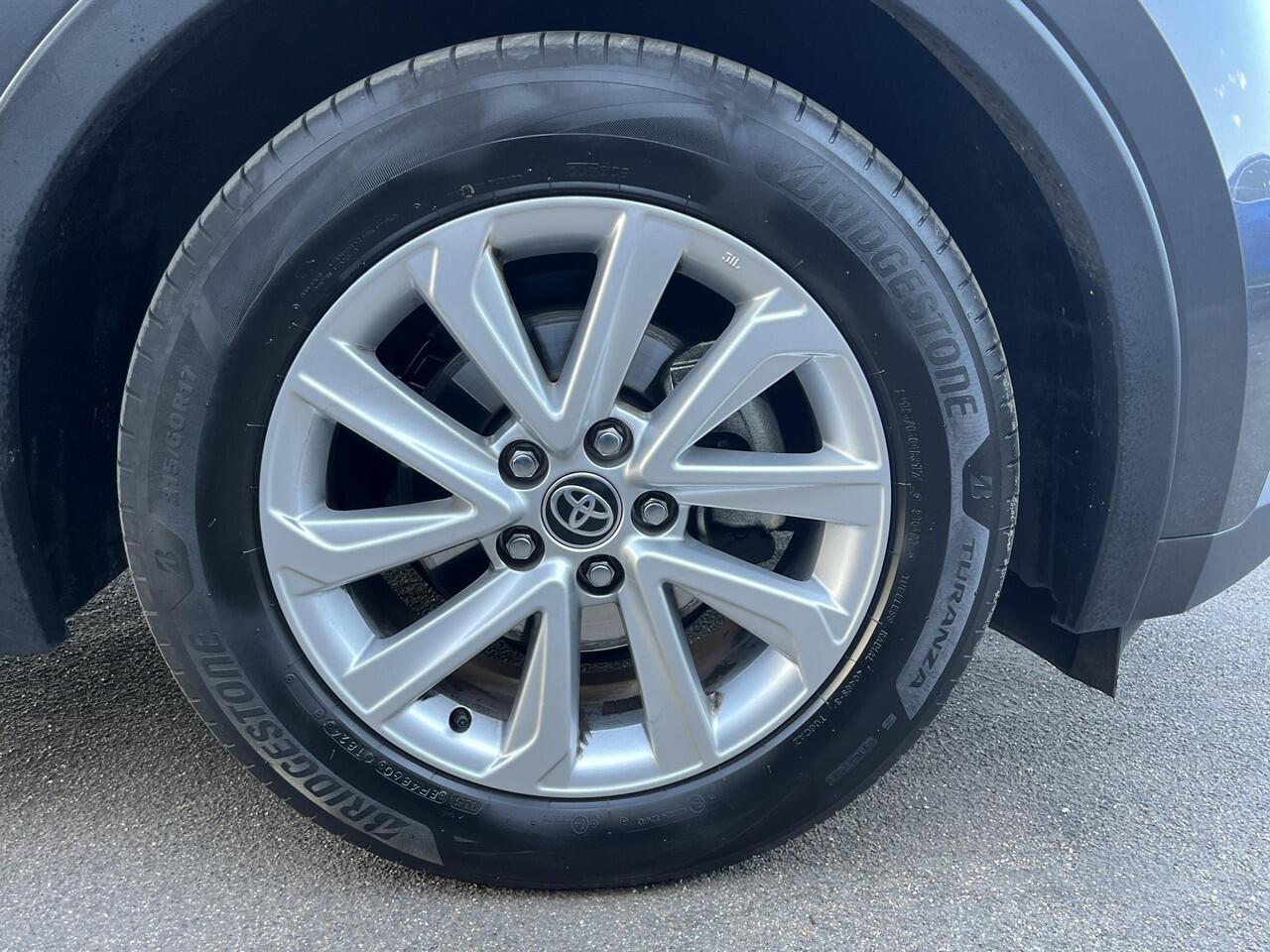 Toyota C-HR 1.8 Hybrid 140 Active NL-auto, 1e eign. Dodehoek detectie, keyless start, navigatie Apple CarPlay/Android Auto, adaptieve cruise control, achteruitrij camera