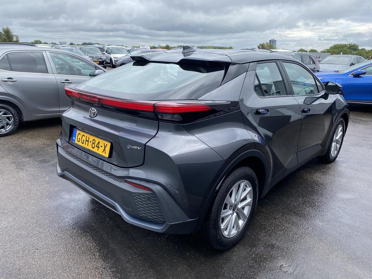 Toyota C-HR 1.8 Hybrid 140 Active Navigatie Apple CarPlay/Android Auto, dodehoek detectie, keyless, adaptieve cruise control, NL-auto! BTW-auto, 1e eign.