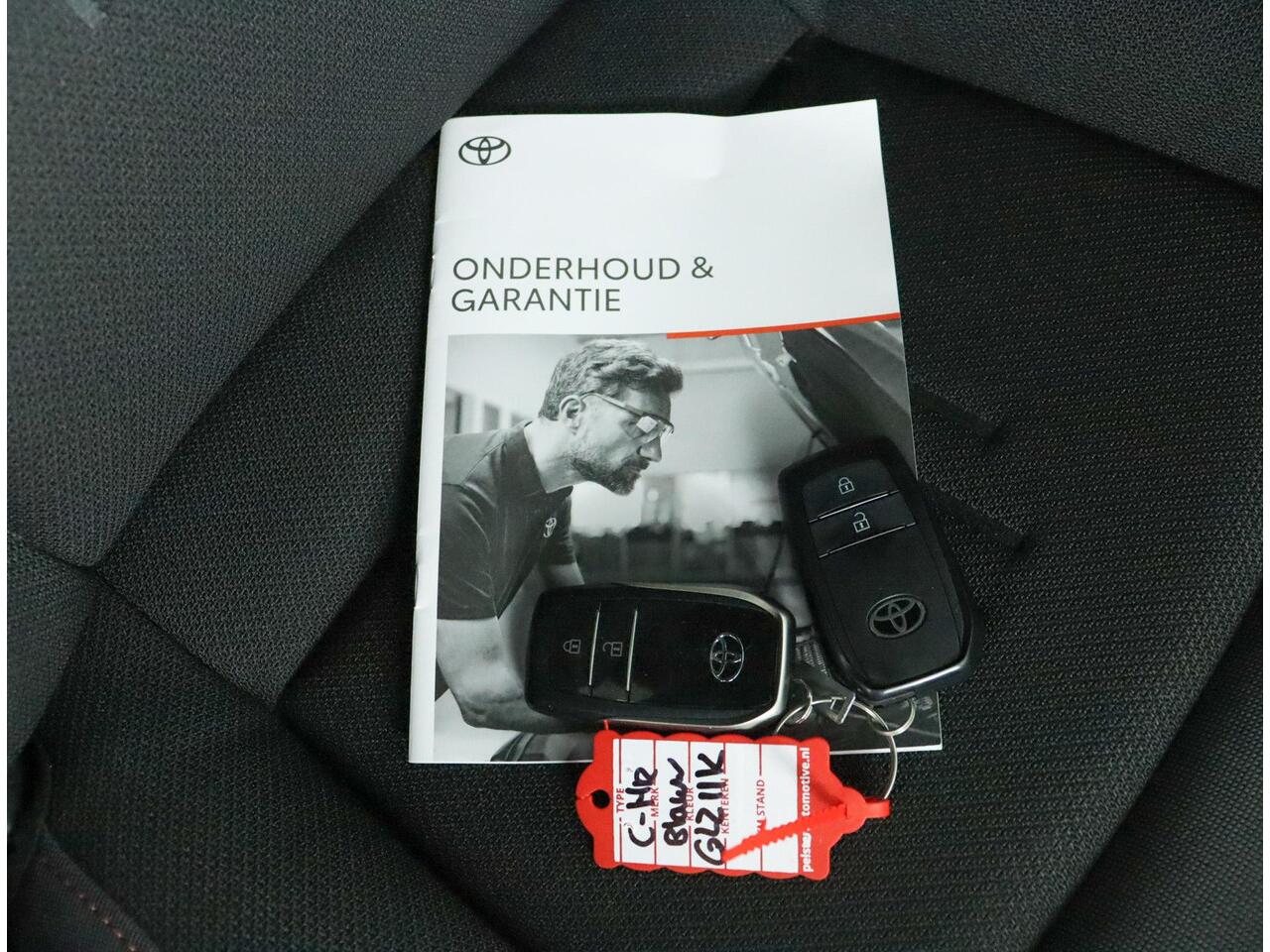 Toyota C-HR 1.8 Hybrid 140 Dynamic | Navigatie | Parkeer sensoren | Dodehoek detectie |