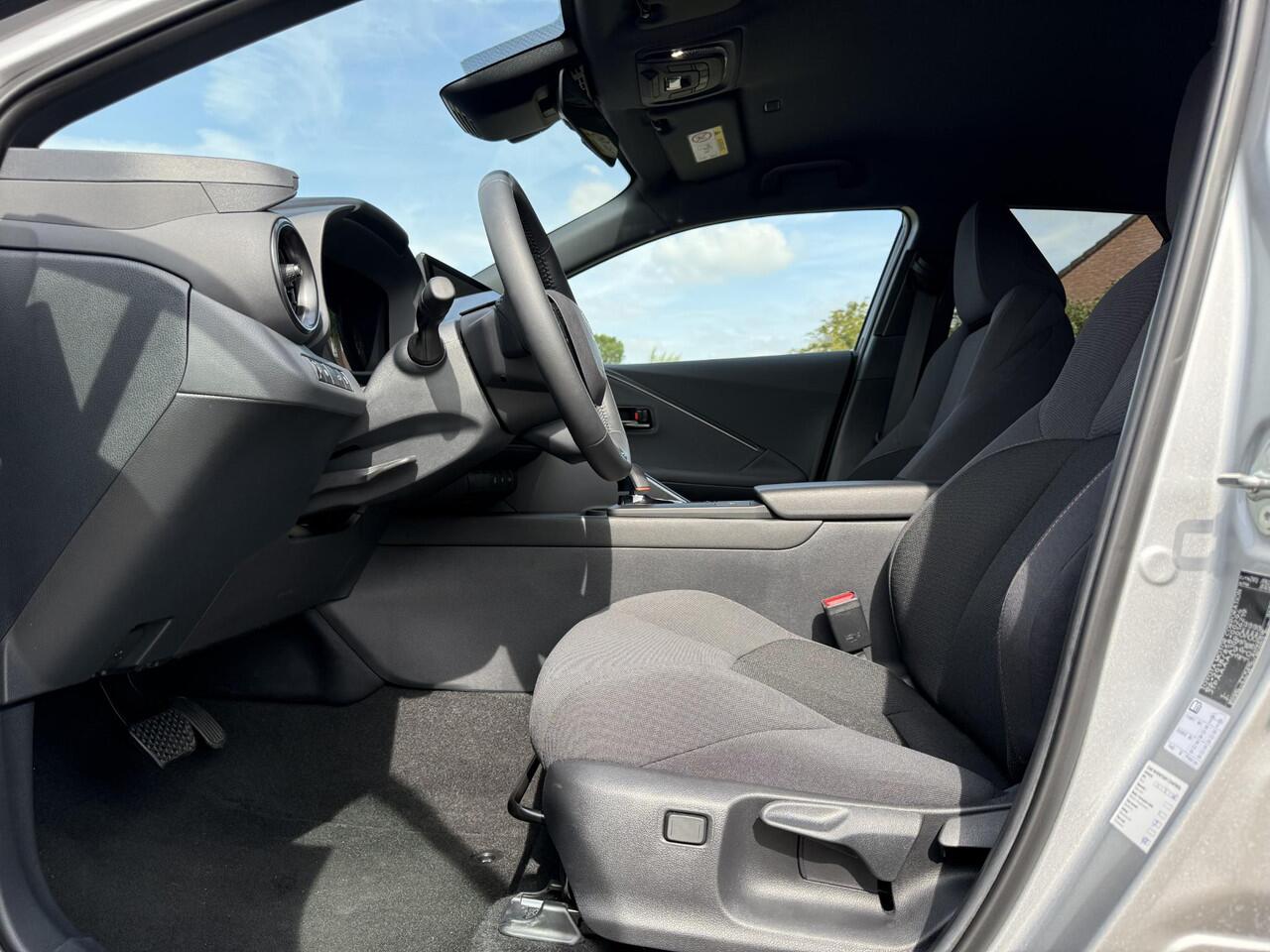 Toyota C-HR 1.8 Hybrid 140 First Edition | Bi-tone | Stoel- stuurverwarming | Elek. achterklep | Camera | PDC V+A