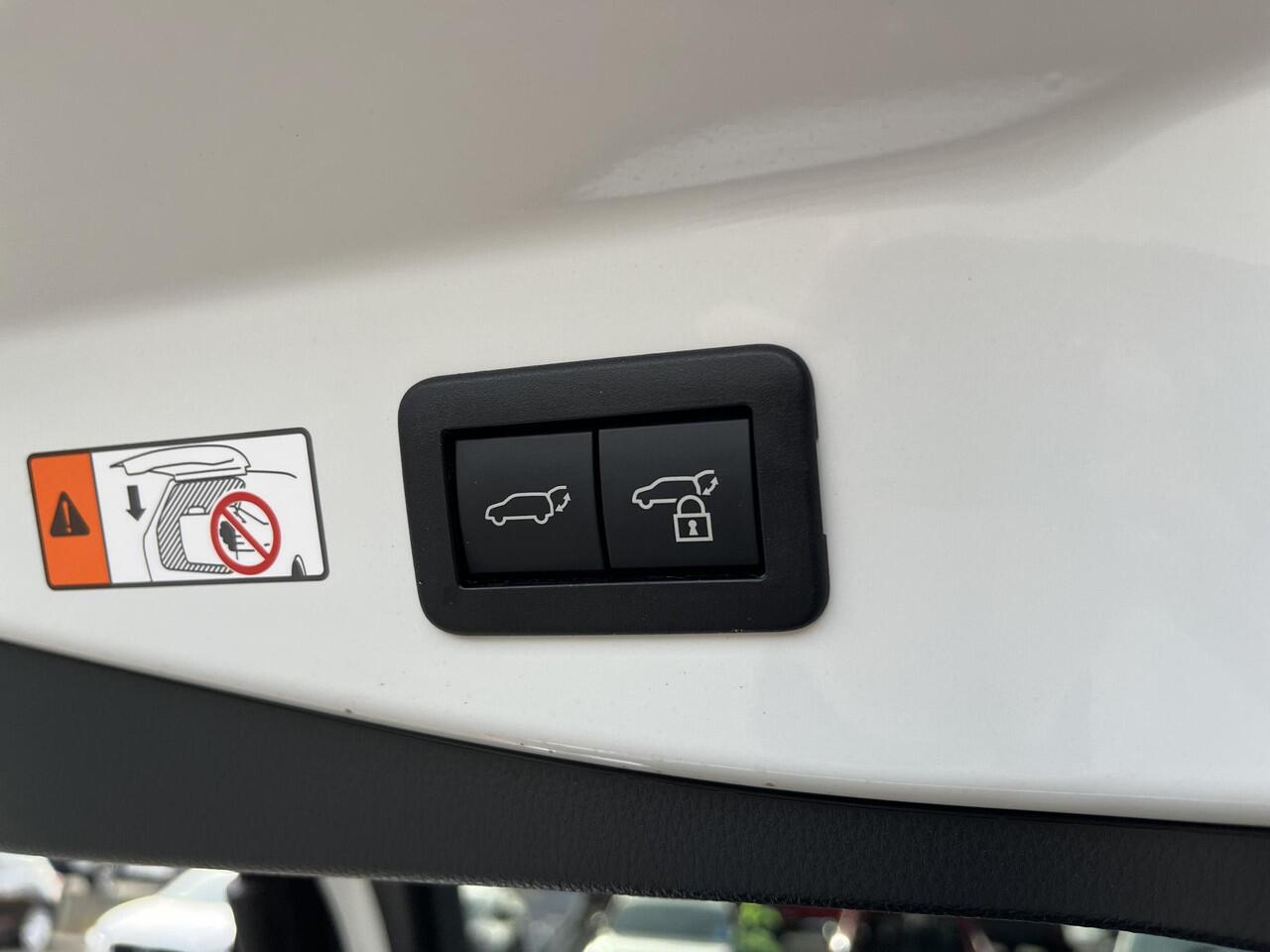 Toyota C-HR 2.0 Hybrid 200 First Edition | Panoramadak | Apple CarPlay/Android auto | Achteruitrijcamera | Elektrische achterklep