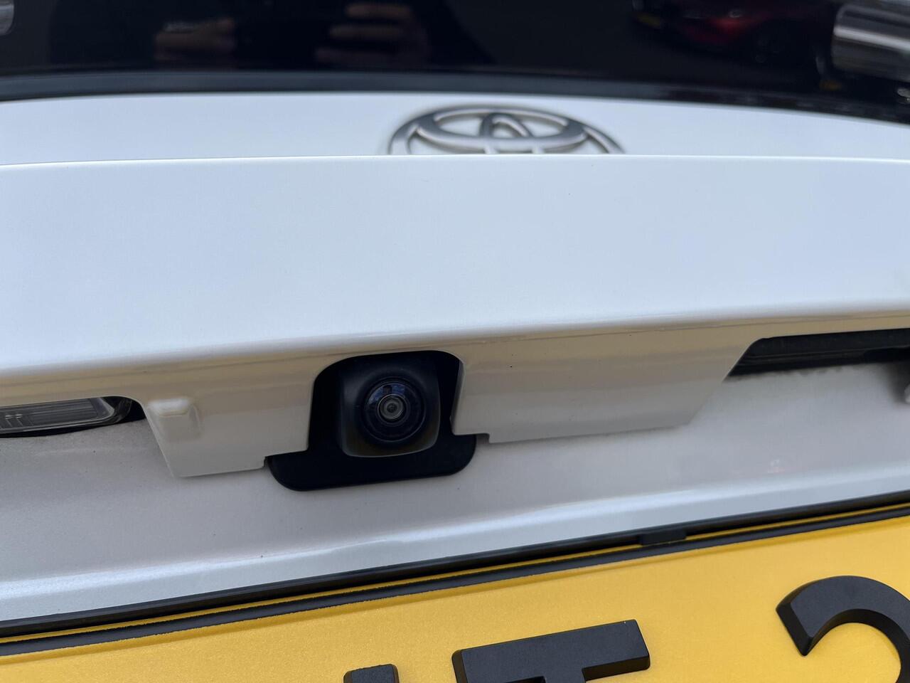 Toyota C-HR 2.0 Hybrid 200 First Edition | Panoramadak | Apple CarPlay/Android auto | Achteruitrijcamera | Elektrische achterklep