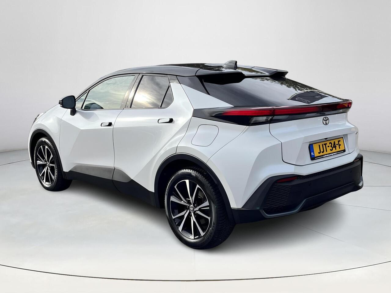 Toyota C-HR 2.0 Hybrid 200 First Edition | Panoramadak | Apple CarPlay/Android auto | Achteruitrijcamera | Elektrische achterklep