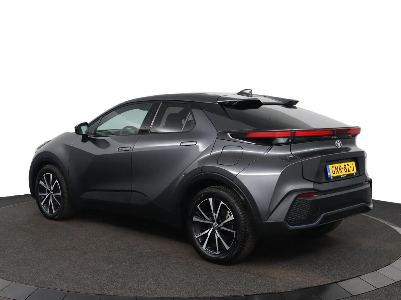 Toyota C-HR 1.8 Hybrid 140 Dynamic | Apple carplay & Android auto | Cruise control | Parkeer camera |