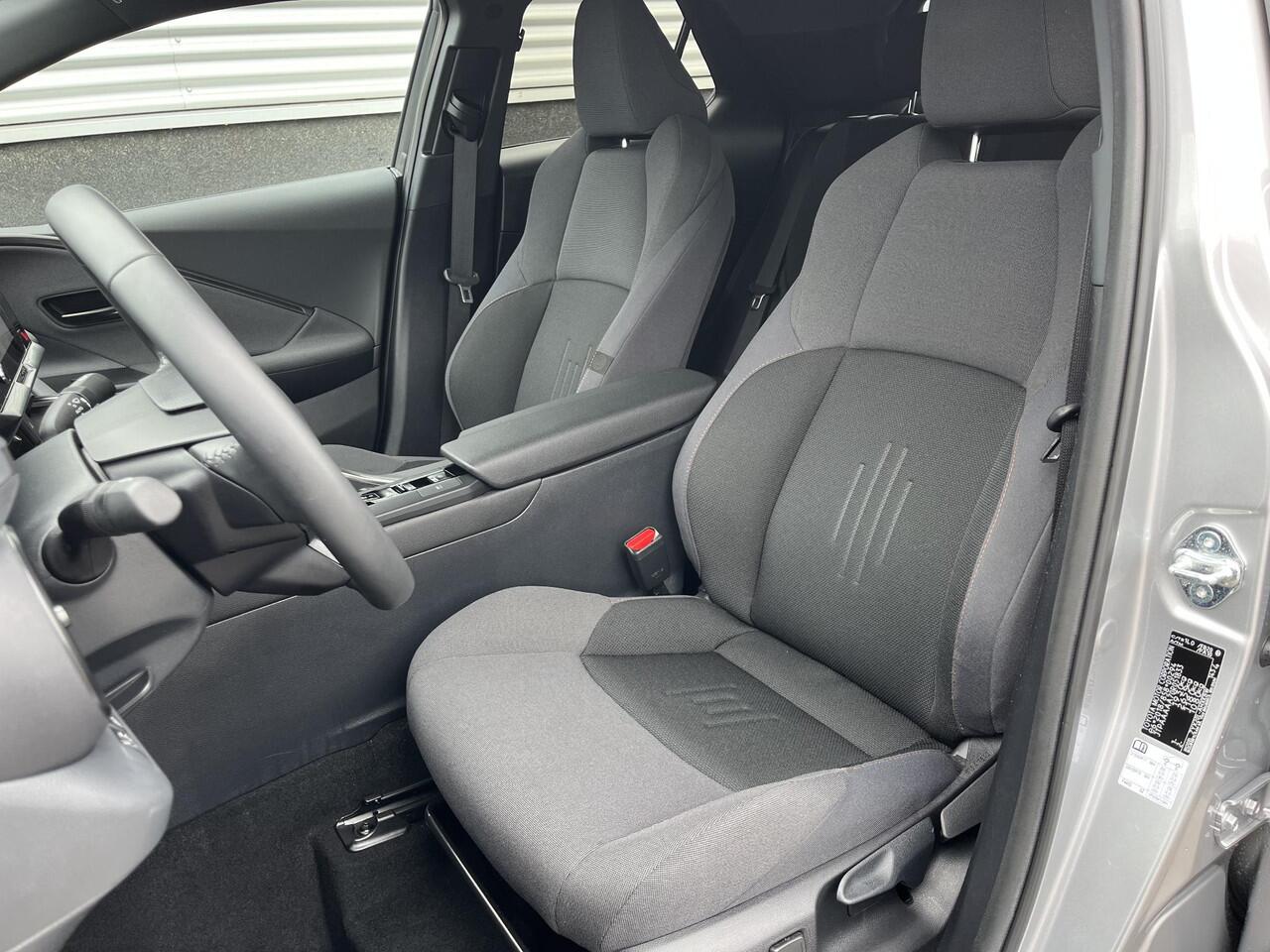 Toyota C-HR 1.8 Hybrid 140 Dynamic Dodehoek detectie, achteruitrij camera, adaptieve cruise control, Apple Carplay/Android Auto, keyless, parkeersensoren v&a
