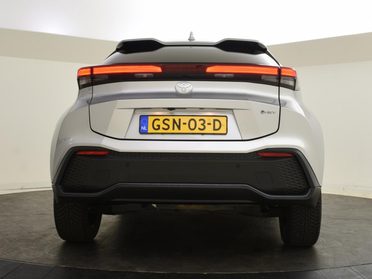 Toyota C-HR 1.8 Hybrid 140 Dynamic | PDC V+A | Allseasons | Blind Spot |