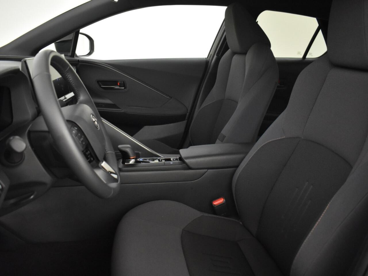 Toyota C-HR 1.8 Hybrid 140 Dynamic | PDC V+A | Allseasons | Blind Spot |