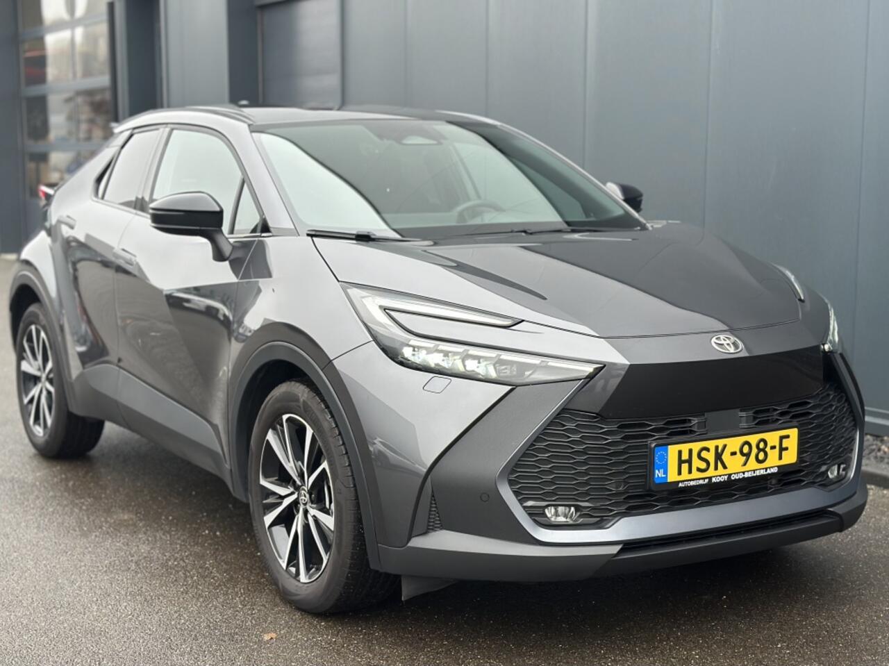 Toyota C-HR 1.8 Hybrid Dynamic Limited / Groot scherm / Parkeersensoren