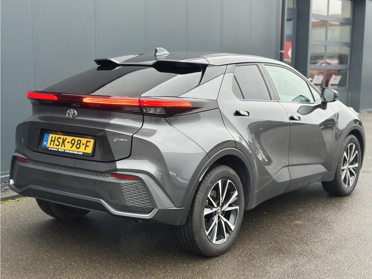 Toyota C-HR 1.8 Hybrid Dynamic Limited / Groot scherm / Parkeersensoren