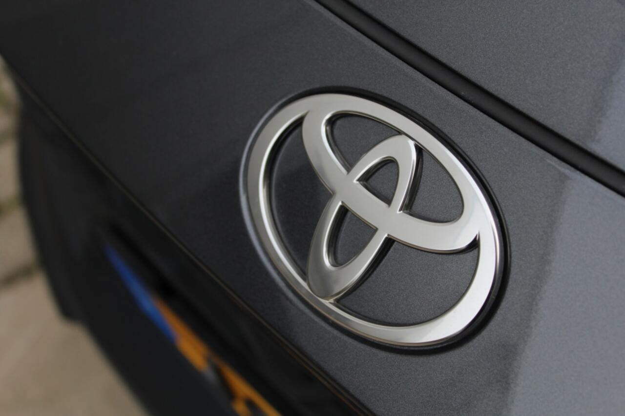 Toyota C-HR C-HR 140 Hybrid 1.8 Teamplayer Bi-Tone / PDC /BSM / Techpakket