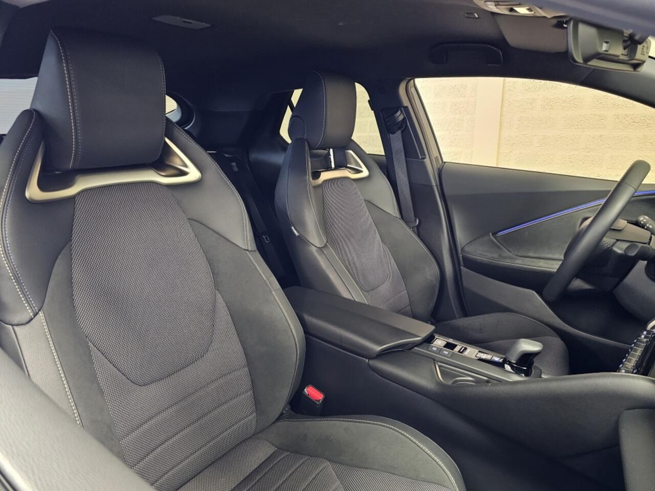 Toyota C-HR 2.0 Hybrid 200 Executive El. A-Klep Winterpakket Géén Afleverkos