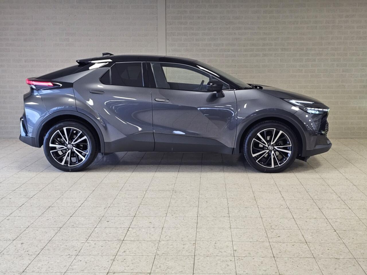 Toyota C-HR 2.0 Hybrid 200 Executive El. A-Klep Winterpakket Géén Afleverkos
