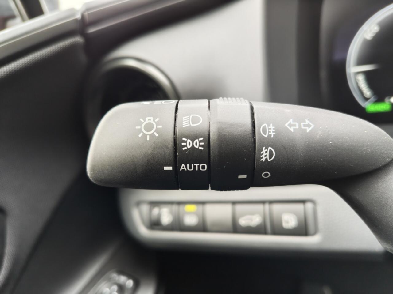 Toyota C-HR 1.8 Hybrid 140 First Edition | Navi | Sensoren v/a | El. Achterk