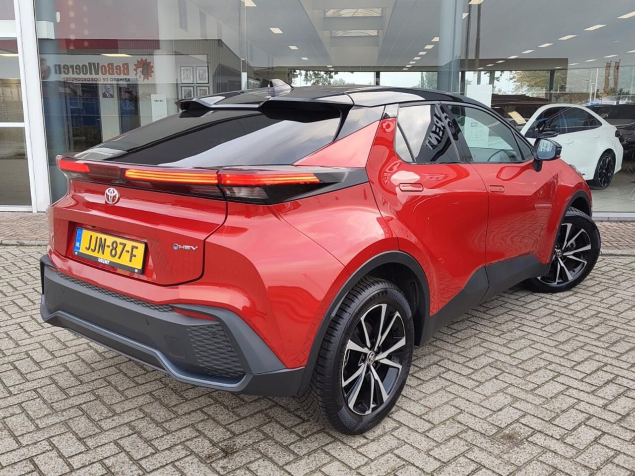 Toyota C-HR 1.8 Hybrid 140 First Edition | Navi | Sensoren v/a | El. Achterk