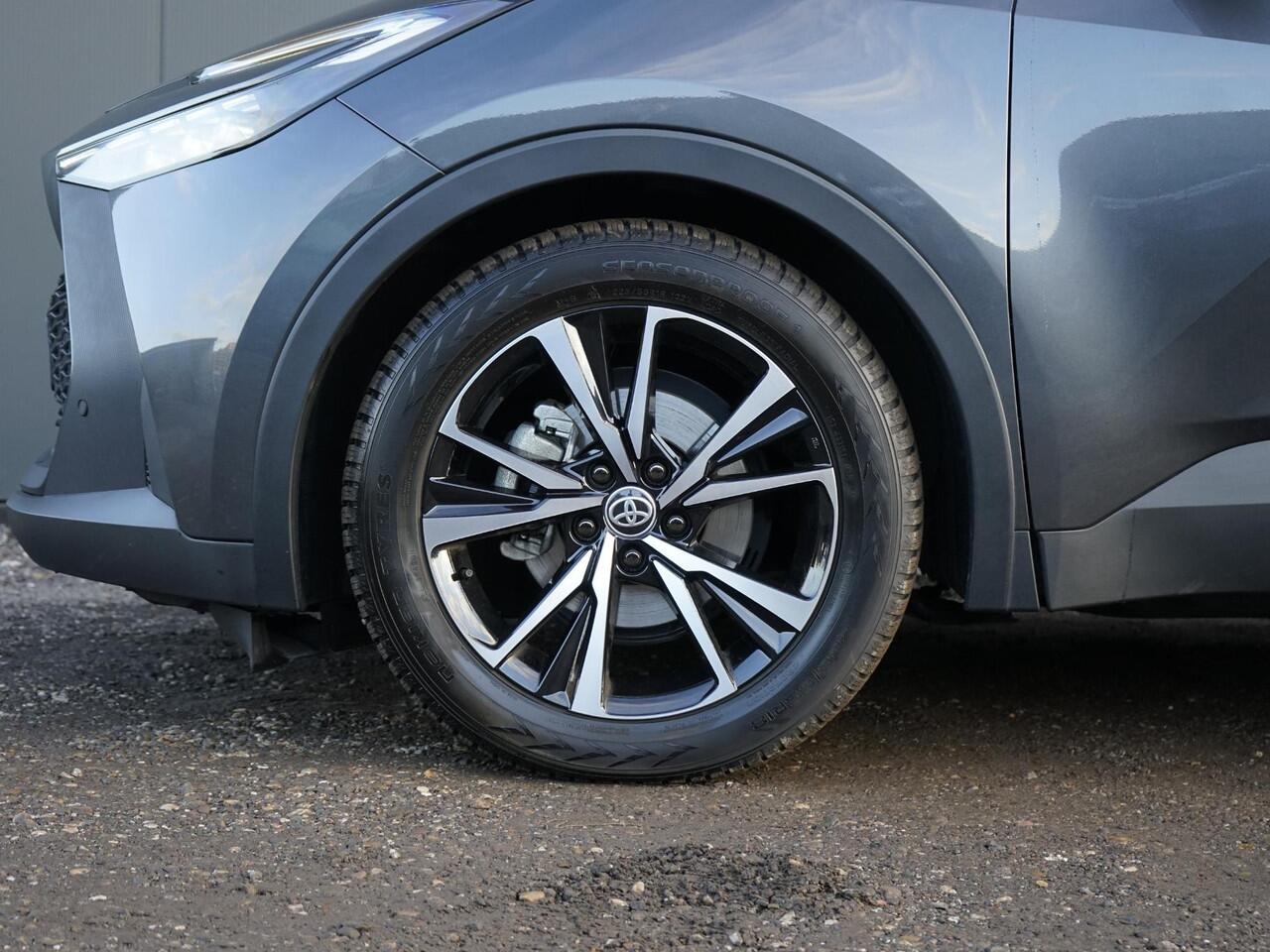 Toyota C-HR 1.8 Hybrid 140 Team D Dealeronderh. / 1ste eig. / Techniekpakket / Stoelverwarming / Stuurverwarming / LED verlichting / Smartphone Integratie