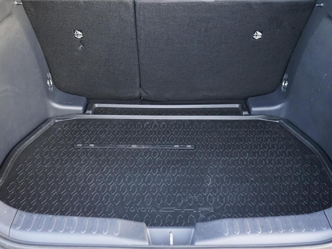 Toyota C-HR 1.8 Hybrid 140 Team D Dealeronderh. / 1ste eig. / Techniekpakket / Stoelverwarming / Stuurverwarming / LED verlichting / Smartphone Integratie