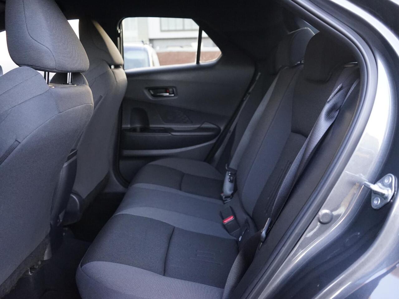 Toyota C-HR 1.8 Hybrid 140 Team D Dealeronderh. / 1ste eig. / Techniekpakket / Stoelverwarming / Stuurverwarming / LED verlichting / Smartphone Integratie