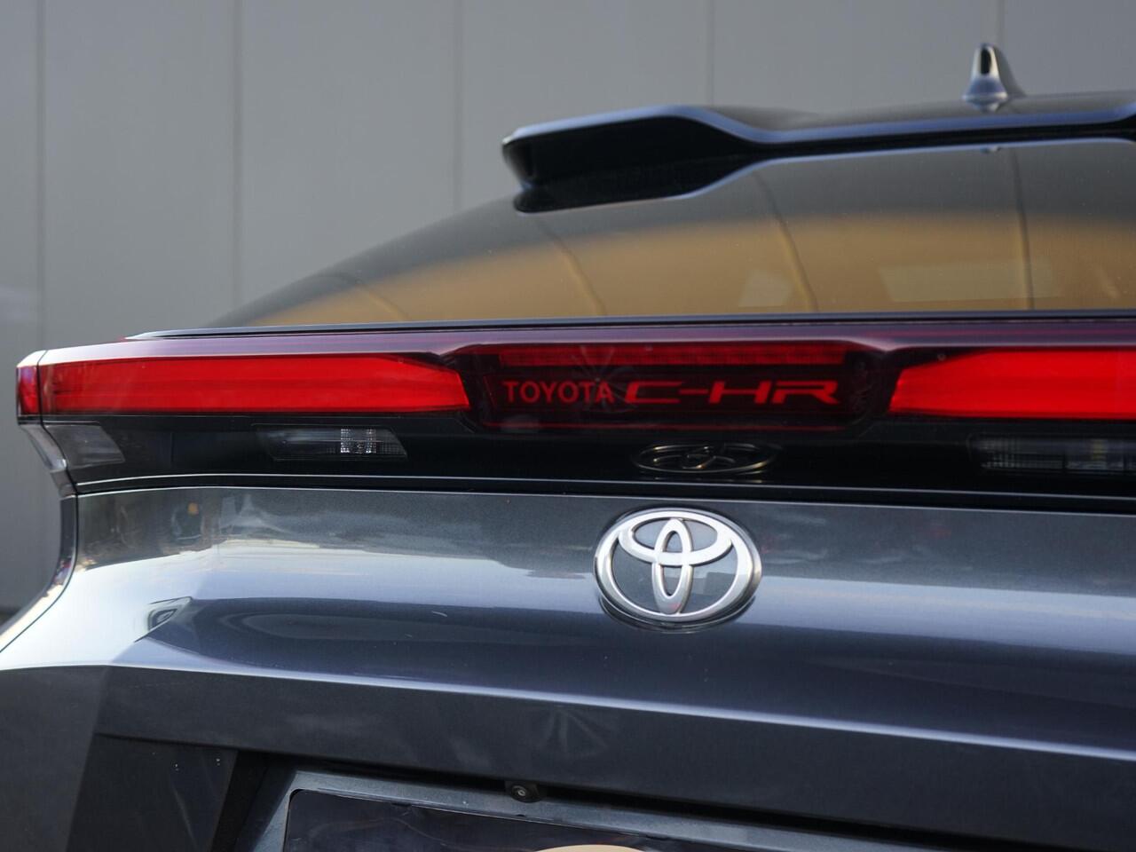 Toyota C-HR 1.8 Hybrid 140 Team D Dealeronderh. / 1ste eig. / Techniekpakket / Stoelverwarming / Stuurverwarming / LED verlichting / Smartphone Integratie