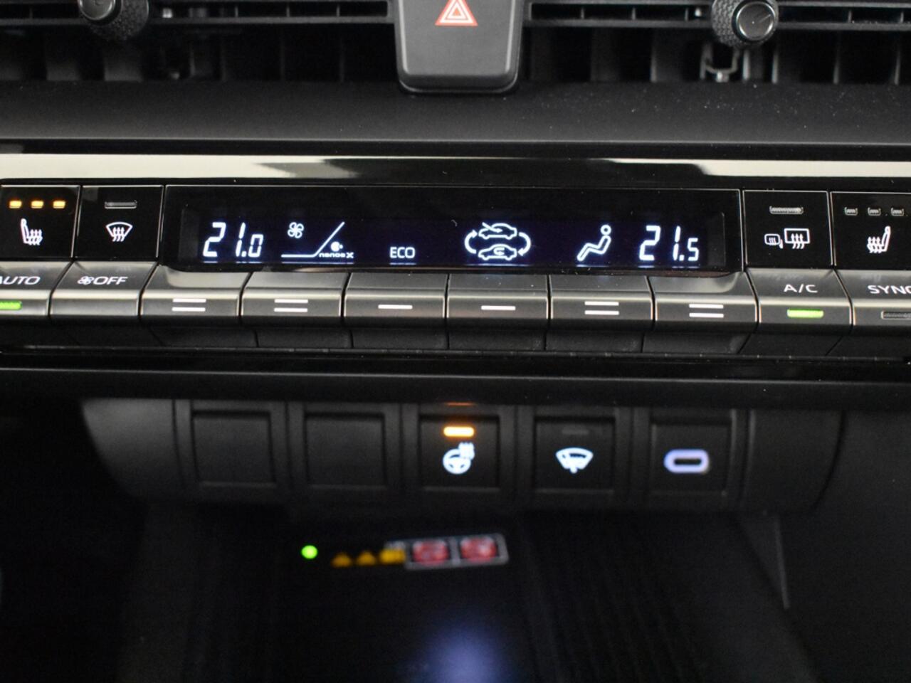 Toyota C-HR 1.8 Hybrid Executive | BSM | Stuur & Stoelverwarming | JBL