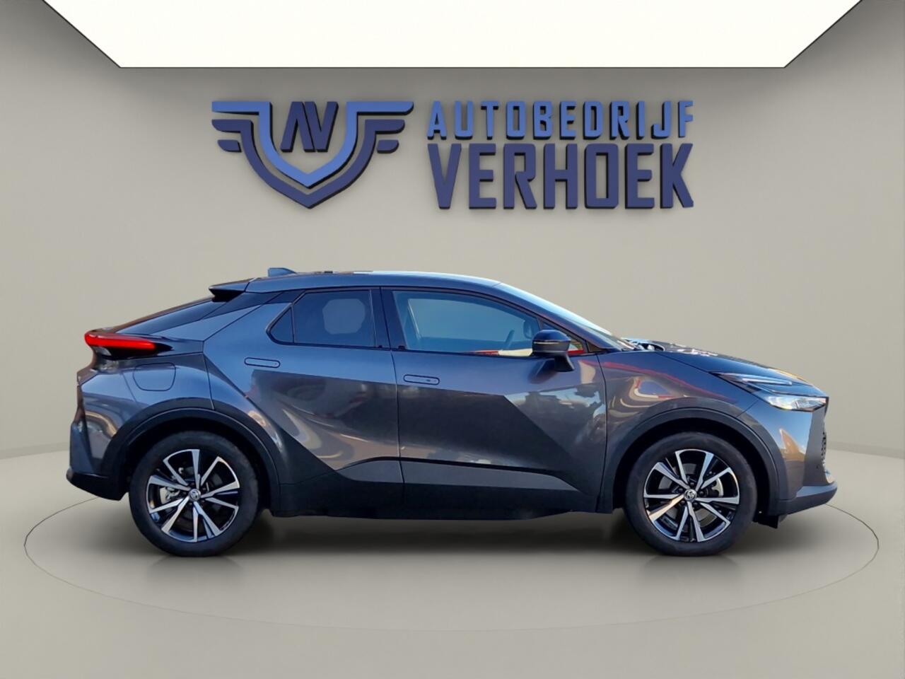 Toyota C-HR 2.0 Plug-in Hybrid 220 Dynamic - NL Auto - Luxe uitvoering