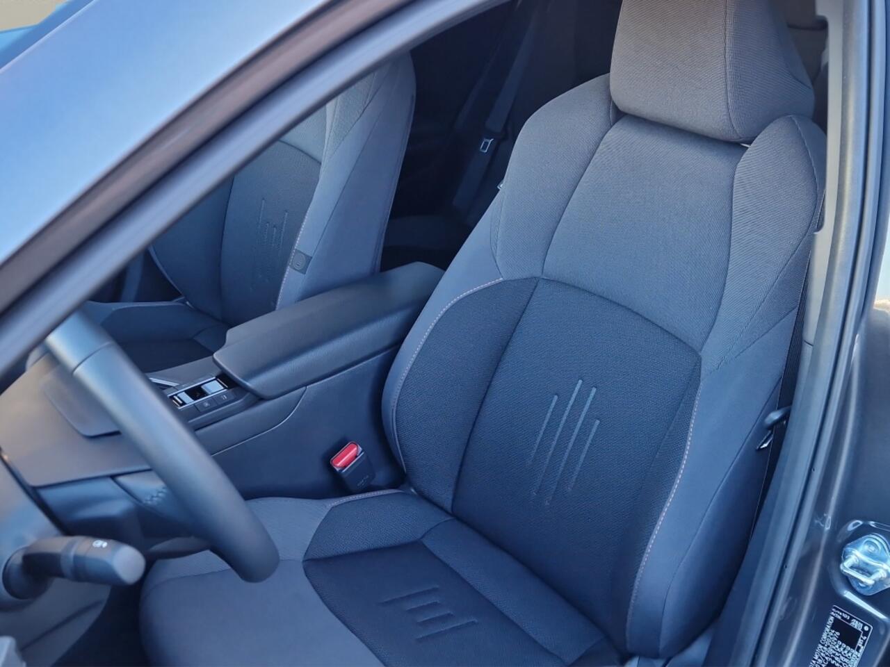 Toyota C-HR 2.0 Plug-in Hybrid 220 Dynamic - NL Auto - Luxe uitvoering