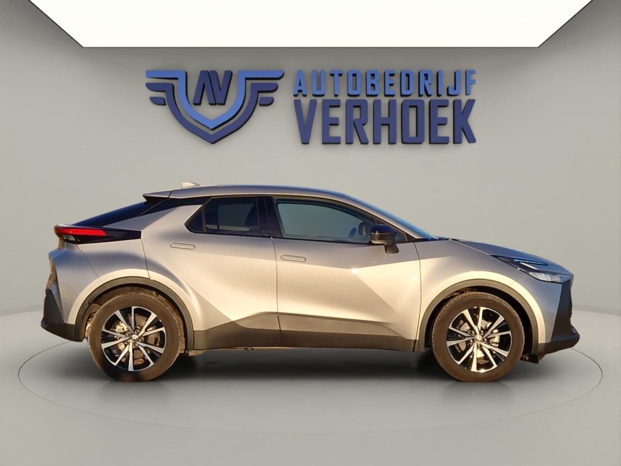 Toyota C-HR 1.8 Hybrid 140 Dynamic - NL Auto - Luxe uitvoering