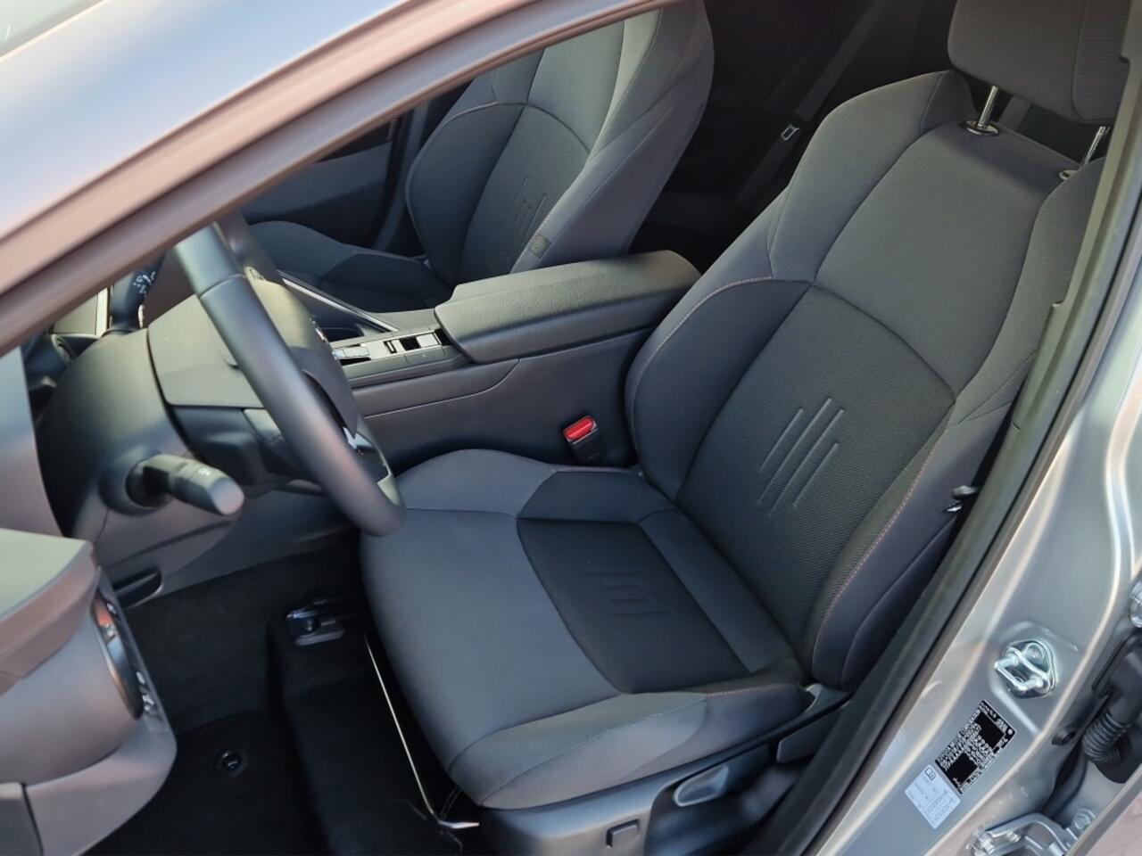 Toyota C-HR 1.8 Hybrid 140 Dynamic - NL Auto - Luxe uitvoering