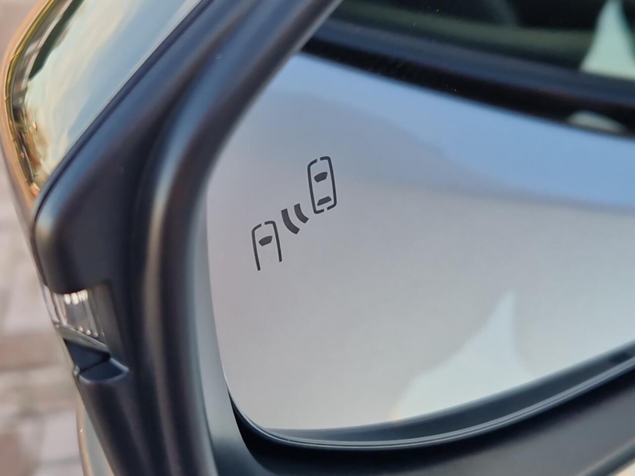 Toyota C-HR 1.8 Hybrid 140 Dynamic - NL Auto - Luxe uitvoering