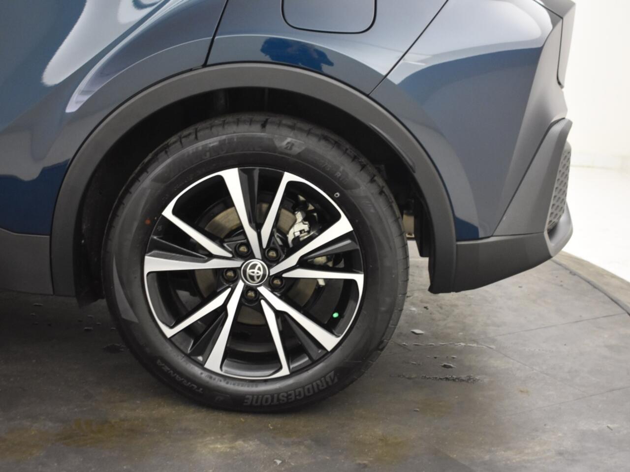 Toyota C-HR 2.0 PHEV Plug-in 220 Dynamic | Stuur en Stoelverwarm. | PDC |