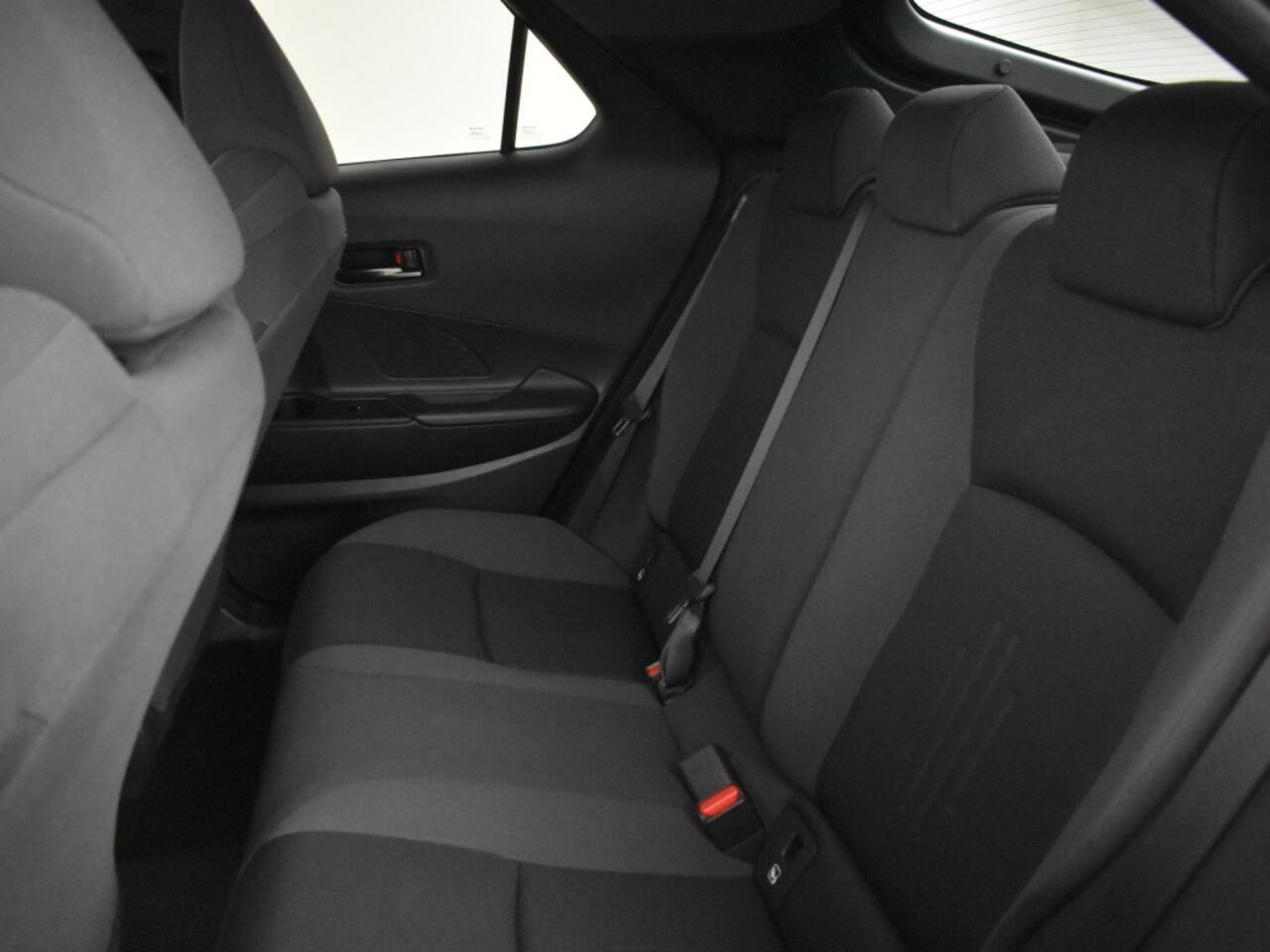 Toyota C-HR 2.0 PHEV Plug-in 220 Dynamic | Stuur en Stoelverwarm. | PDC |