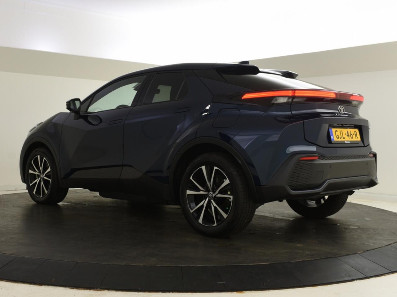 Toyota C-HR 2.0 PHEV Plug-in 220 Dynamic | Stuur en Stoelverwarm. | PDC |