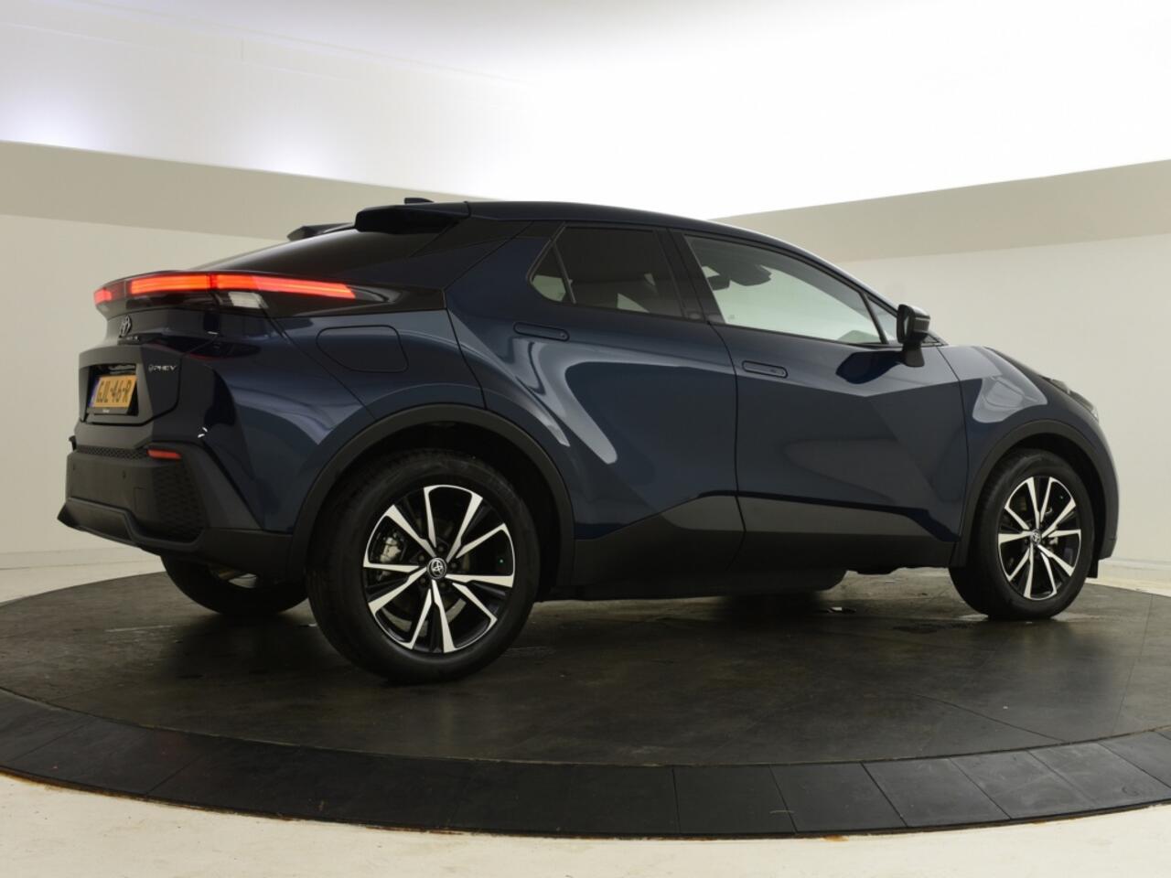 Toyota C-HR 2.0 PHEV Plug-in 220 Dynamic | Stuur en Stoelverwarm. | PDC |