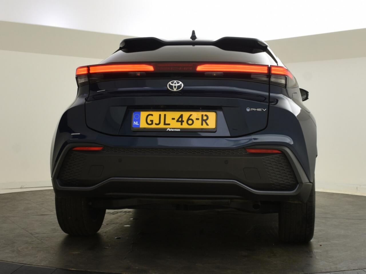 Toyota C-HR 2.0 PHEV Plug-in 220 Dynamic | Stuur en Stoelverwarm. | PDC |