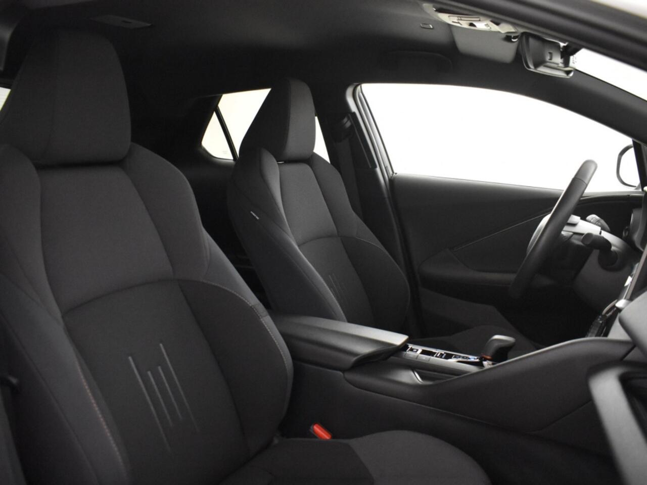 Toyota C-HR 1.8 Hybrid 140 Style Bi Tone | Elektrische A. Klep | Blindspot