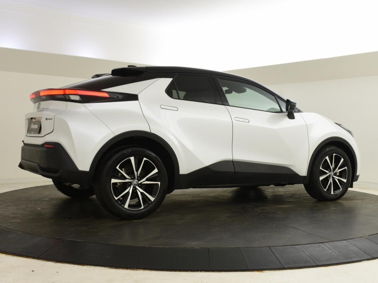 Toyota C-HR 1.8 Hybrid 140 Style Bi Tone | Elektrische A. Klep | Blindspot