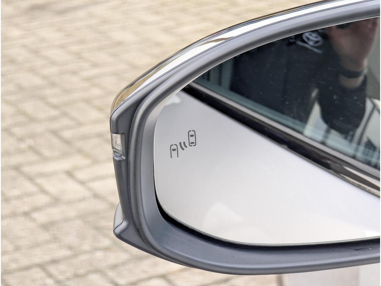 Toyota C-HR 1.8 Hybrid 140 First Edition | Stoel- stuurverwarming | Dodehoek | Elek. achterklep | ACC | PDC V+A | Prisma-LED