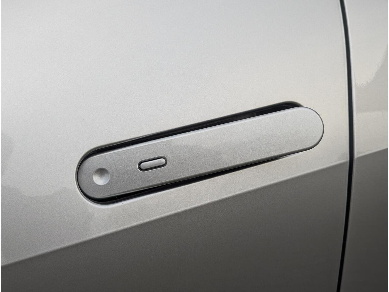 Toyota C-HR 1.8 Hybrid 140 First Edition | Stoel- stuurverwarming | Dodehoek | Elek. achterklep | ACC | PDC V+A | Prisma-LED