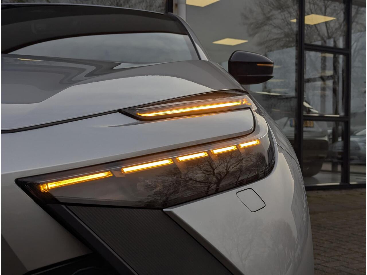 Toyota C-HR 1.8 Hybrid 140 First Edition | Stoel- stuurverwarming | Dodehoek | Elek. achterklep | ACC | PDC V+A | Prisma-LED