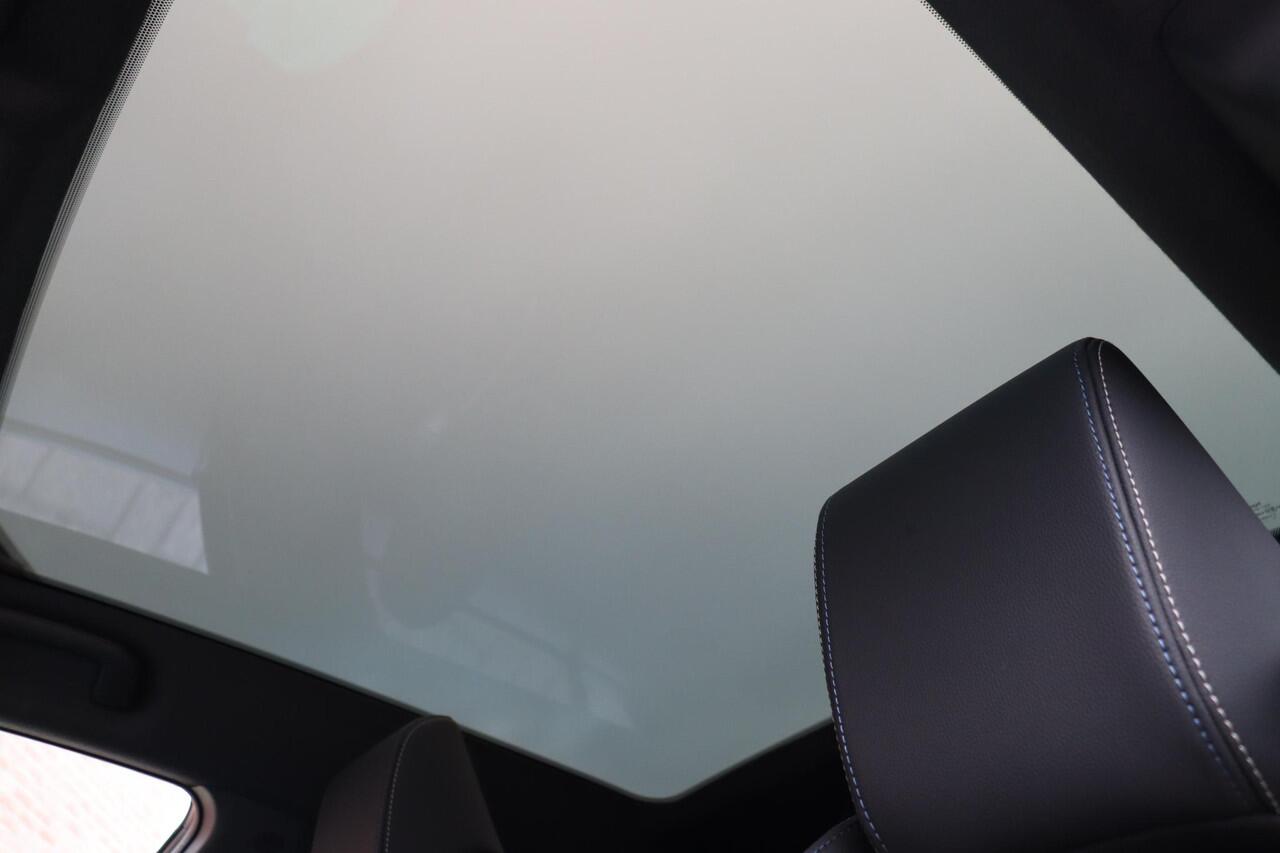 Toyota C-HR 220 Plug-In Executive, Next Gen Pack JBL, Navi, Pano dak, Stoel en stuurverwarming.