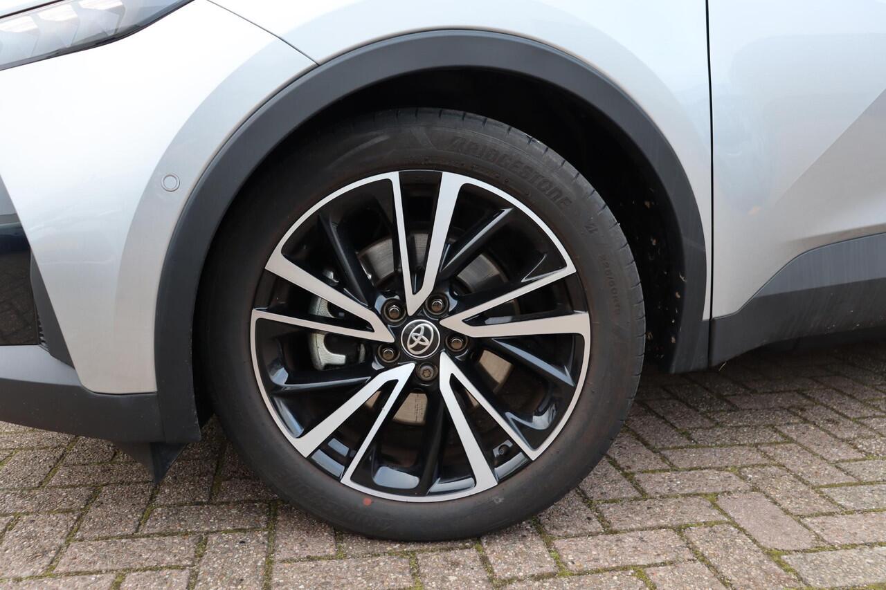 Toyota C-HR 220 Plug-In Executive, Next Gen Pack JBL, Navi, Pano dak, Stoel en stuurverwarming.