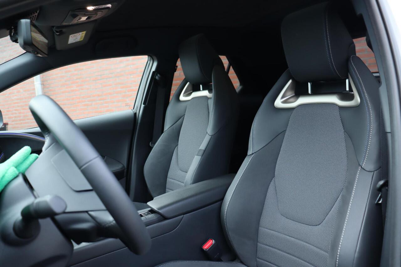 Toyota C-HR 220 Plug-In Executive, Next Gen Pack JBL, Navi, Pano dak, Stoel en stuurverwarming.