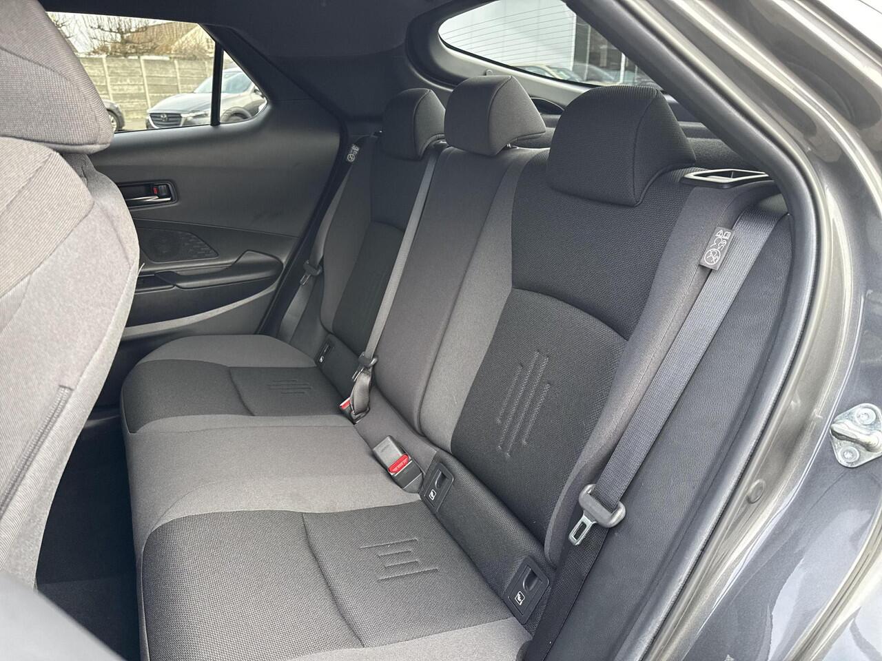 Toyota C-HR 1.8 Hybrid 140 First Edition | Navigatie | Apple CarPlay/Android auto | 360 graden camera