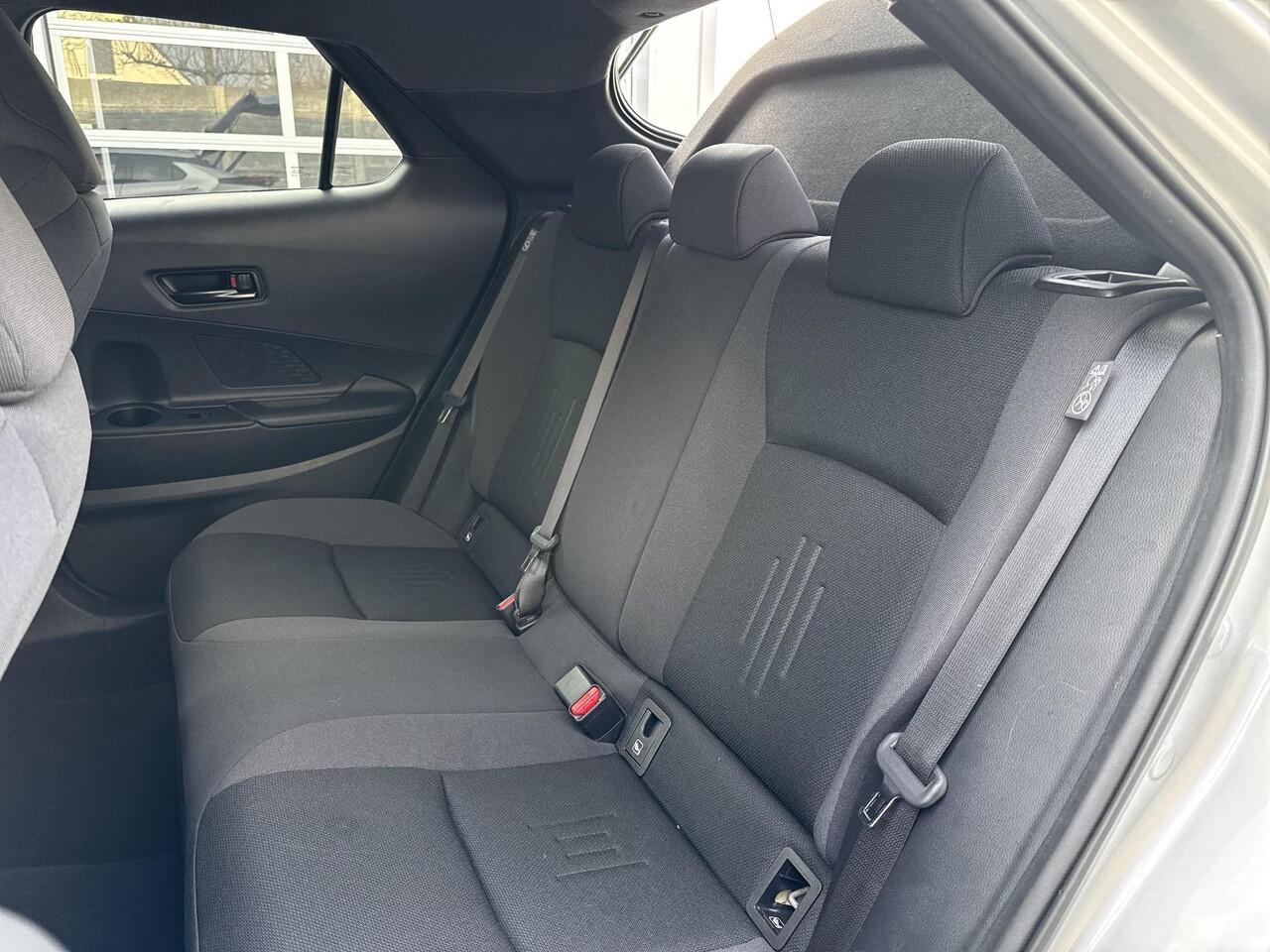 Toyota C-HR 1.8 Hybrid 140 Dynamic | Navigatie | Apple CarPlay/Android auto | Achteruitrijcamera | Stuur en stoelverwarming