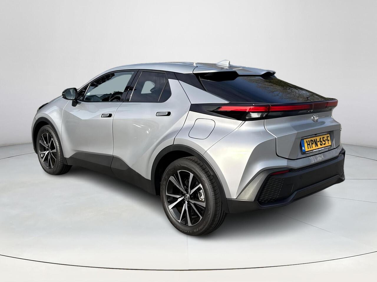 Toyota C-HR 1.8 Hybrid 140 Dynamic | Navigatie | Apple CarPlay/Android auto | Achteruitrijcamera | Stuur en stoelverwarming