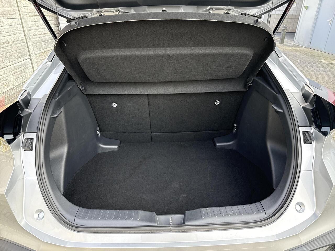 Toyota C-HR 1.8 Hybrid 140 Dynamic | Navigatie | Apple CarPlay/Android auto | Achteruitrijcamera | Stuur en stoelverwarming