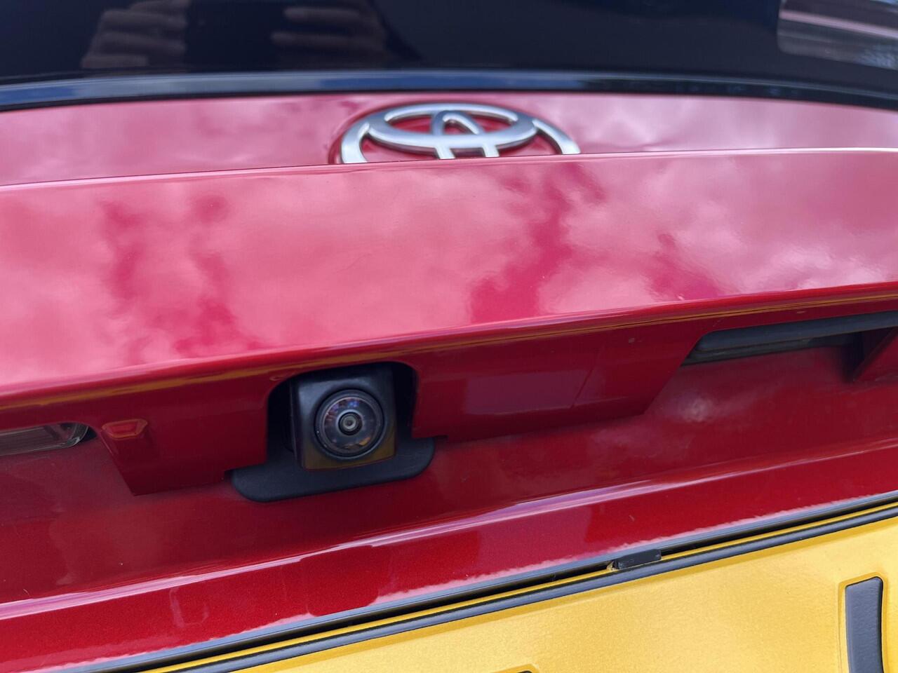 Toyota C-HR 1.8 Hybrid 140 First Edition | Navigatie | Apple CarPlay/Android auto | Achteruitrijcamera | Elektrisch achterklep